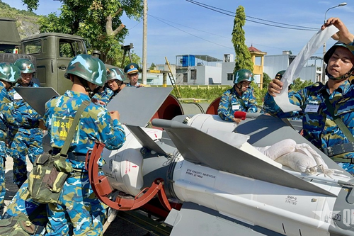 Rèn luyện phân đội kỹ thuật tên lửa phòng không sát thực tế chiến đấu