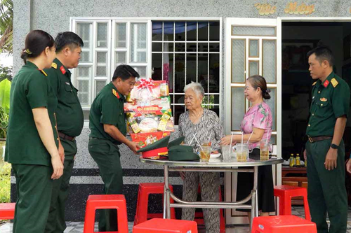 Ấm lòng các Bà mẹ Việt Nam anh hùng
