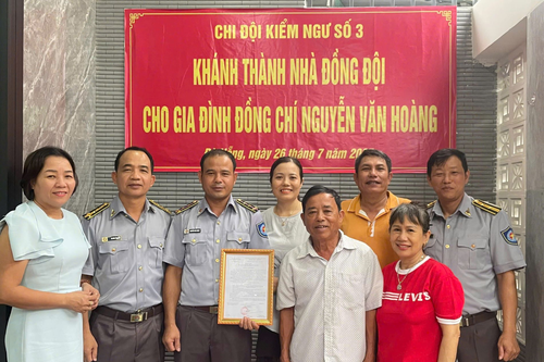 Chi đội Kiểm ngư số 3 bàn giao nhà đồng đội tặng nhân viên có hoàn cảnh khó khăn