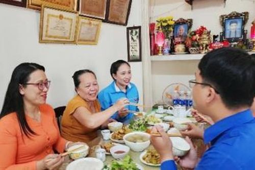 Ấm lòng bữa cơm dịp 27-7