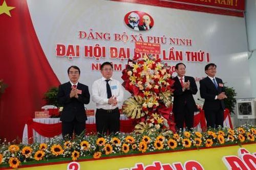 Đại tá Nguyễn Văn Tăng dự và phát biểu chỉ đạo tại Đại hội Đảng bộ xã Phú Ninh