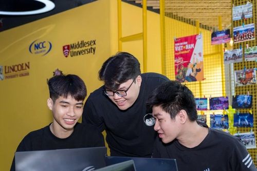 Bằng đại học ai cũng có – Sinh viên năm 2–3 nhất định phải biết điều này nếu không muốn thất nghiệp