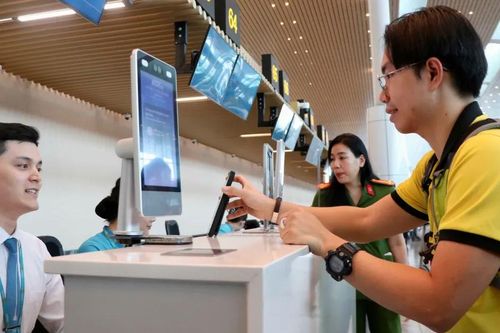 TPHCM thí điểm check-in sinh trắc học, không xuất trình giấy tờ tại nhà ga T3
