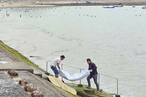 Phát hiện thi thể nam thanh niên trôi dạt trên biển