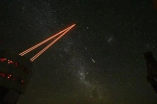 Tinh thể BGSe lớn nhất tạo ra siêu laser có thể bắn trúng vệ tinh