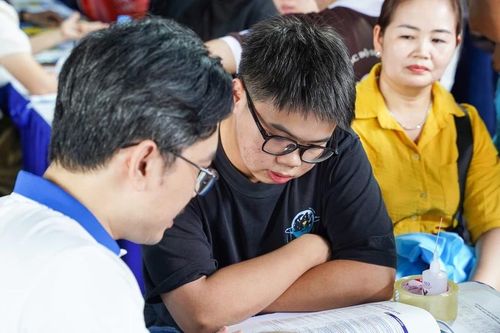 Tuyển sinh 2025: Thí sinh cân đối bài toán tài chính