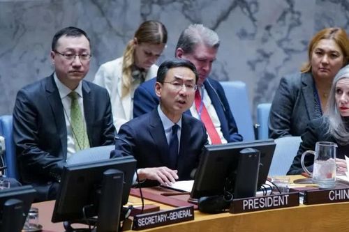 Xung đột Ukraine: Mỹ-Trung 'đấu khẩu', Kiev gia hạn tình trạng thiết quân luật