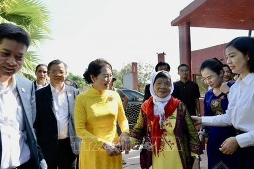 Phu nhân Chủ tịch Quốc hội thăm Làng Việt Nam ở Morocco