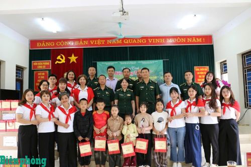 Lũng Cú đong đầy yêu thương