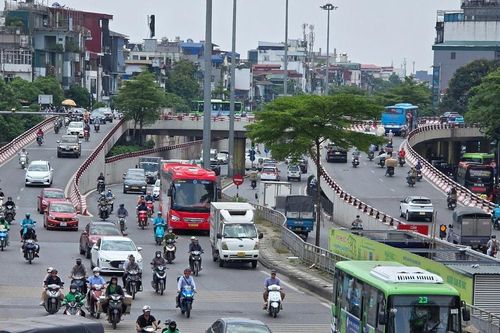 Khảo sát bãi đỗ xe kết hợp trạm sạc dọc đường Vành đai 1 (Hà Nội)