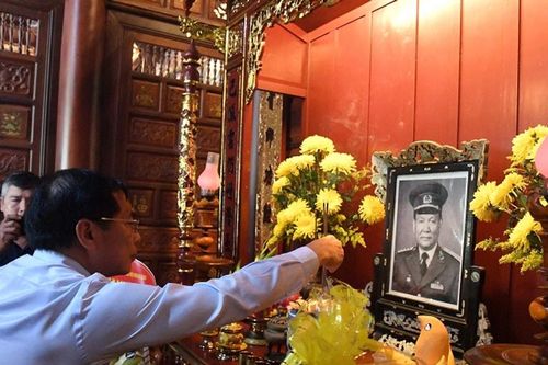 Phó Thủ tướng Bùi Thanh Sơn dâng hương tưởng nhớ Đại tướng Lê Đức Anh, tri ân người có công tại TP. Huế