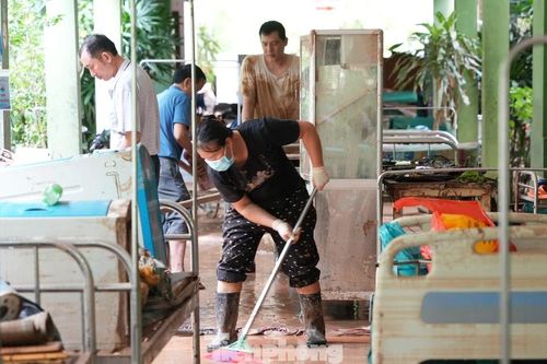 Trung tâm y tế ở Nghệ An tan hoang sau trận lũ lịch sử