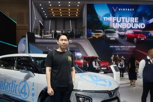 VinFast VF 7 'dậy sóng' ở triển lãm ô tô lớn nhất Đông Nam Á: Nhiều khách hàng 'dính' từ cái nhìn đầu tiên