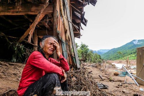 Xót xa bản làng ở Nghệ An hàng chục ngôi nhà bị lũ san phẳng