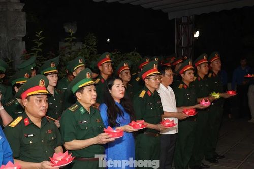 Tuổi trẻ Nghệ An thắp nến tri ân