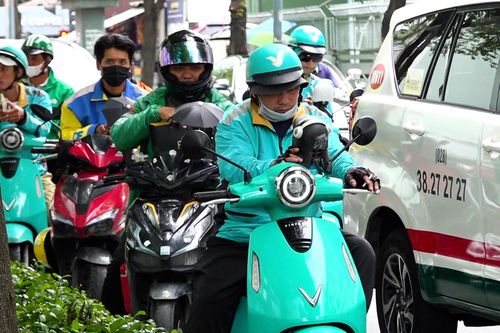 Tài xế công nghệ 'trăm mối ngổn ngang' trước đề án chuyển đổi sang xe điện