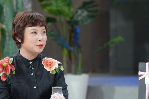 Thượng tá Đặng Thái Huyền xuất hiện cùng 3 nam diễn viên ở 'Khách sạn 5 sao'