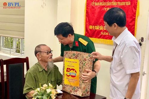 Chỉ là...lùi xa quá khứ
