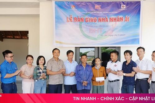 Báo Hà Tĩnh phối hợp bàn giao nhà nhân ái cho gia đình khó khăn