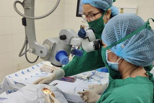 Bệnh viện Mắt Thành phố Hồ Chí Minh triển khai phẫu thuật phaco miễn phí cho gia đình chính sách