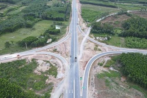 Gỡ vướng tại cao tốc Vạn Ninh - Cam Lộ để về đích đúng hẹn