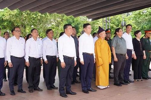 Thủ tướng thăm Mẹ Việt Nam Anh hùng và dâng hương tưởng niệm tại các 'địa chỉ đỏ' ở Quảng Trị
