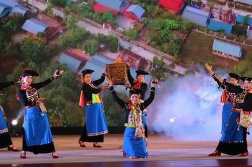 Giữ từng con chữ, điệu múa, lời hát của người Si La