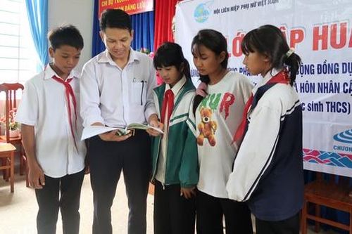 'Thủ lĩnh của sự thay đổi' góp sức đẩy lùi những 'lời ru buồn'