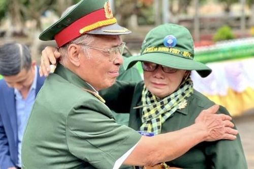 Người giữ ký ức của những anh hùng hóa thành bất tử
