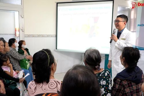 Mời chuyên gia khám bệnh miễn phí cho người dân