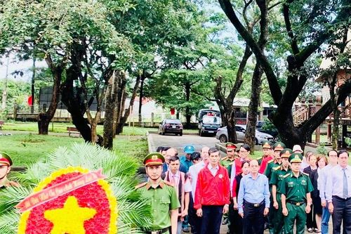 Nghĩa tình với xã Gào
