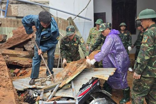 Hỗ trợ gia đình bị thiệt hại khắc phục hậu quả trong vụ sập tường rào Bến xe Đức Long Gia Lai