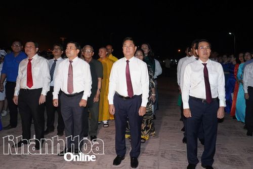 Lễ thắp nến tri ân tại Nghĩa trang liệt sĩ Cà Đú