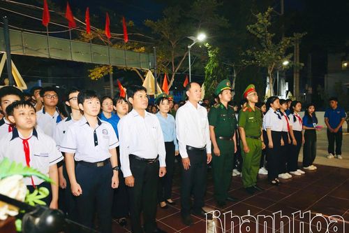 Đoàn phường Đông Hải tổ chức thắp nến tri ân các anh hùng liệt sĩ