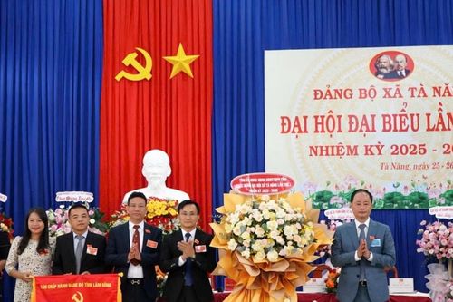 Đồng chí Trần Hồng Thái, Chủ tịch HĐND tỉnh Lâm Đồng dự Đại hội Đảng bộ xã Tà Năng lần thứ I, nhiệm kỳ 2025-2030