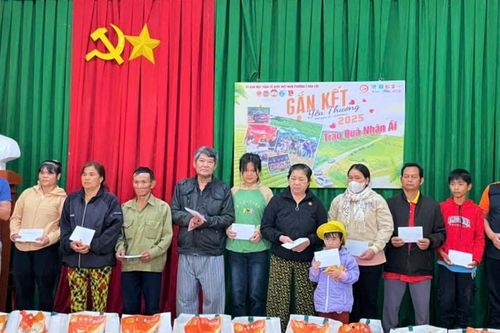 Phường 2 Bảo Lộc: Trao 90 phần quà cho hộ nghèo, hộ đồng bào dân tộc thiểu số