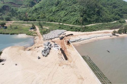 Luồng lạch bị bồi lắng, ngư dân khó neo đậu tàu thuyền