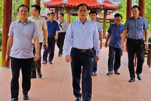 Phó Thủ tướng Bùi Thanh Sơn dâng hương tưởng niệm Đại tướng Lê Đức Anh