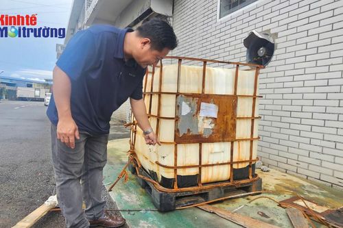 Rò rỉ hóa chất tại Công ty VICO khiến người dân khó thở, cây sém lá