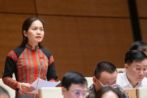 Quan tâm công tác cán bộ người dân tộc thiểu số