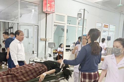 Xuyên đêm cấp cứu, điều trị cho các nạn nhân trong vụ tai nạn thảm khốc tại Hà Tĩnh