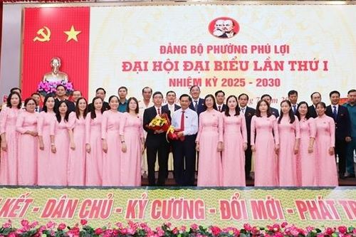 Lấy sự hài lòng của nhân dân làm tiêu chí đánh giá kết quả công việc của cán bộ