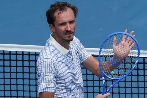 Daniil Medvedev bị loại, Emma Raducanu vào bán kết Washington Open