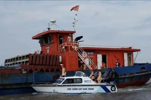 Tổng kiểm soát phương tiện thủy hoạt động trên sông
