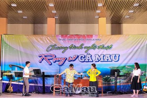 Biểu diễn văn nghệ phục vụ gần 2.000 người dân dịp 27/7