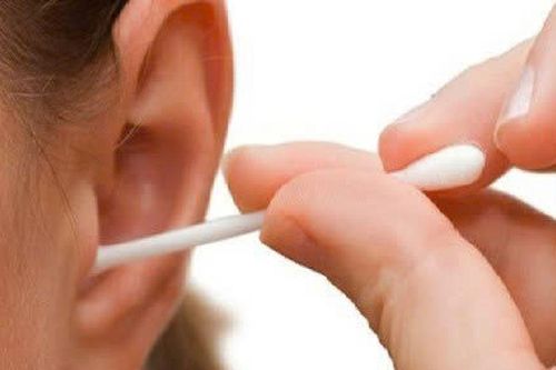 Bị va chạm khi ngoáy tai, người phụ nữ vỡ xương thái dương, rối loạn tiền đình