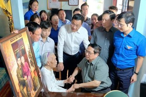 Thủ tướng Phạm Minh Chính tặng quà, tri ân nhân dịp 27-7 tại Quảng Trị