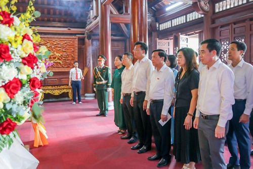 Lãnh đạo Đảng, Quốc hội tri ân người có công tại Hưng Yên nhân dịp 27/7