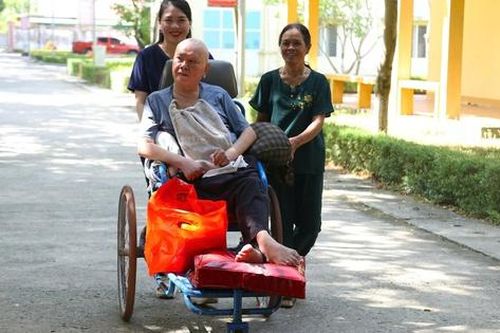 Chuyện của những người chăm sóc thương bệnh binh