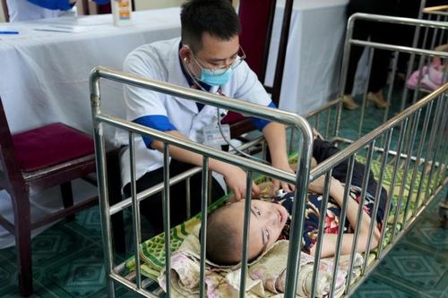 Khám bệnh, phát thuốc miễn phí cho hơn 200 người yếu thế tại Nghệ An